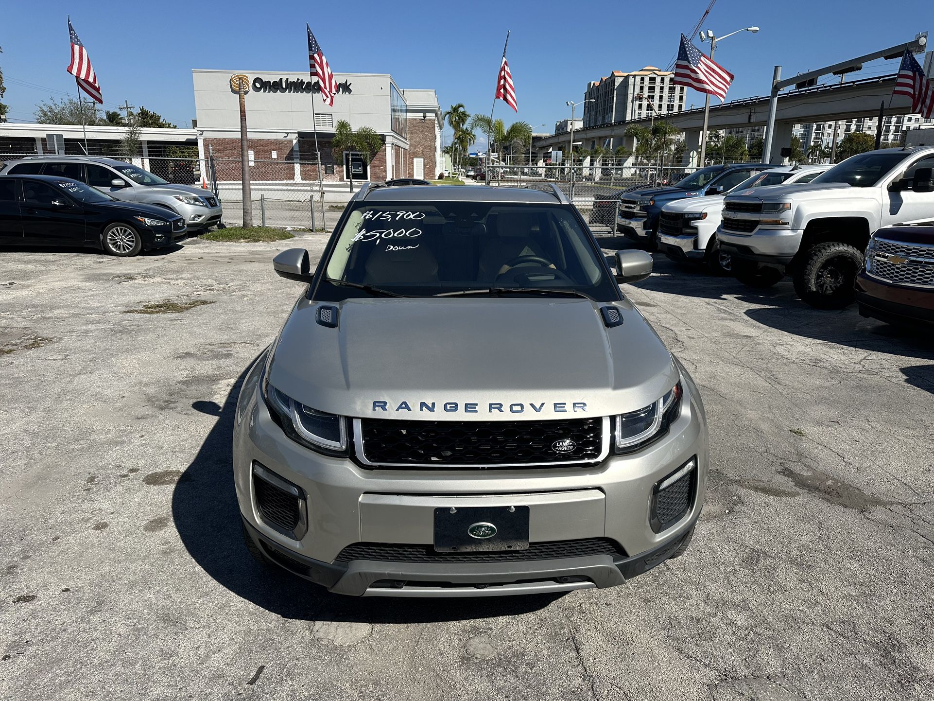 used 2017 Land Rover evoque - front view 1