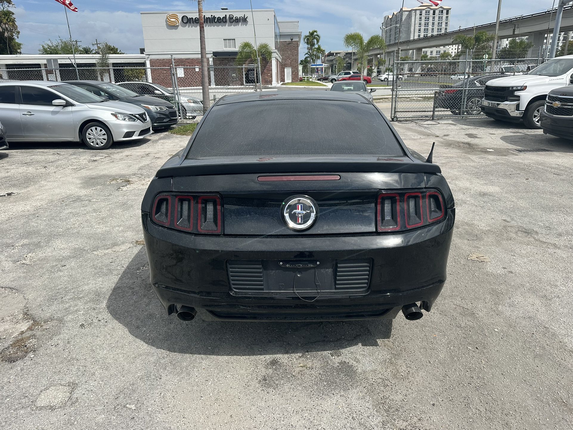 used 2014 ford mustang - front view 3