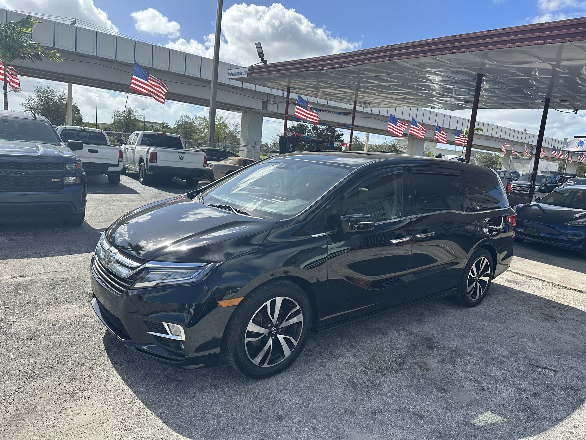 used 2018 HONDA ODOSSEY - front view 2