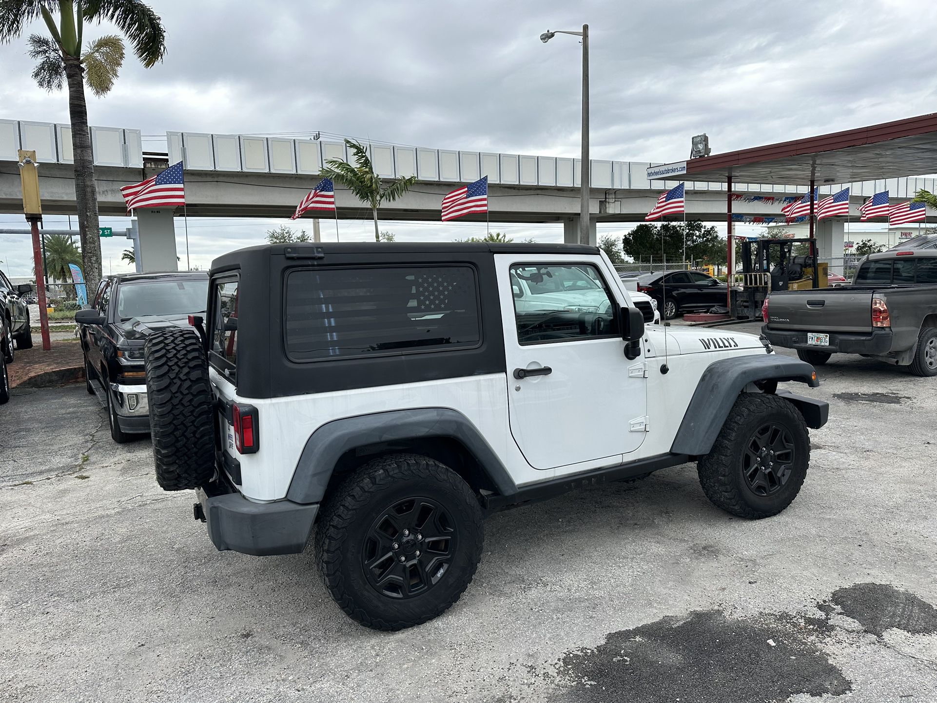 used 2015 jeep wrangler - back view