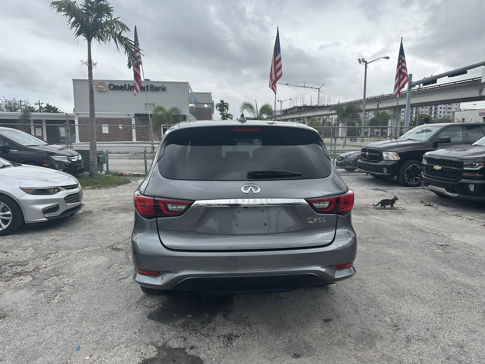 used 2019 infiniti qx60 - front view 3