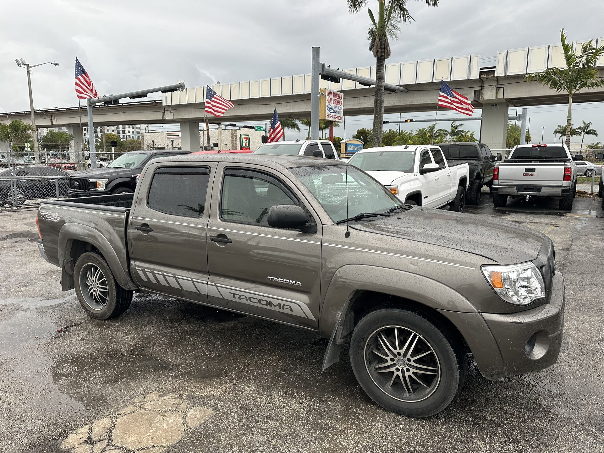 used 2011 TOYOTA TACOMA - front view 2