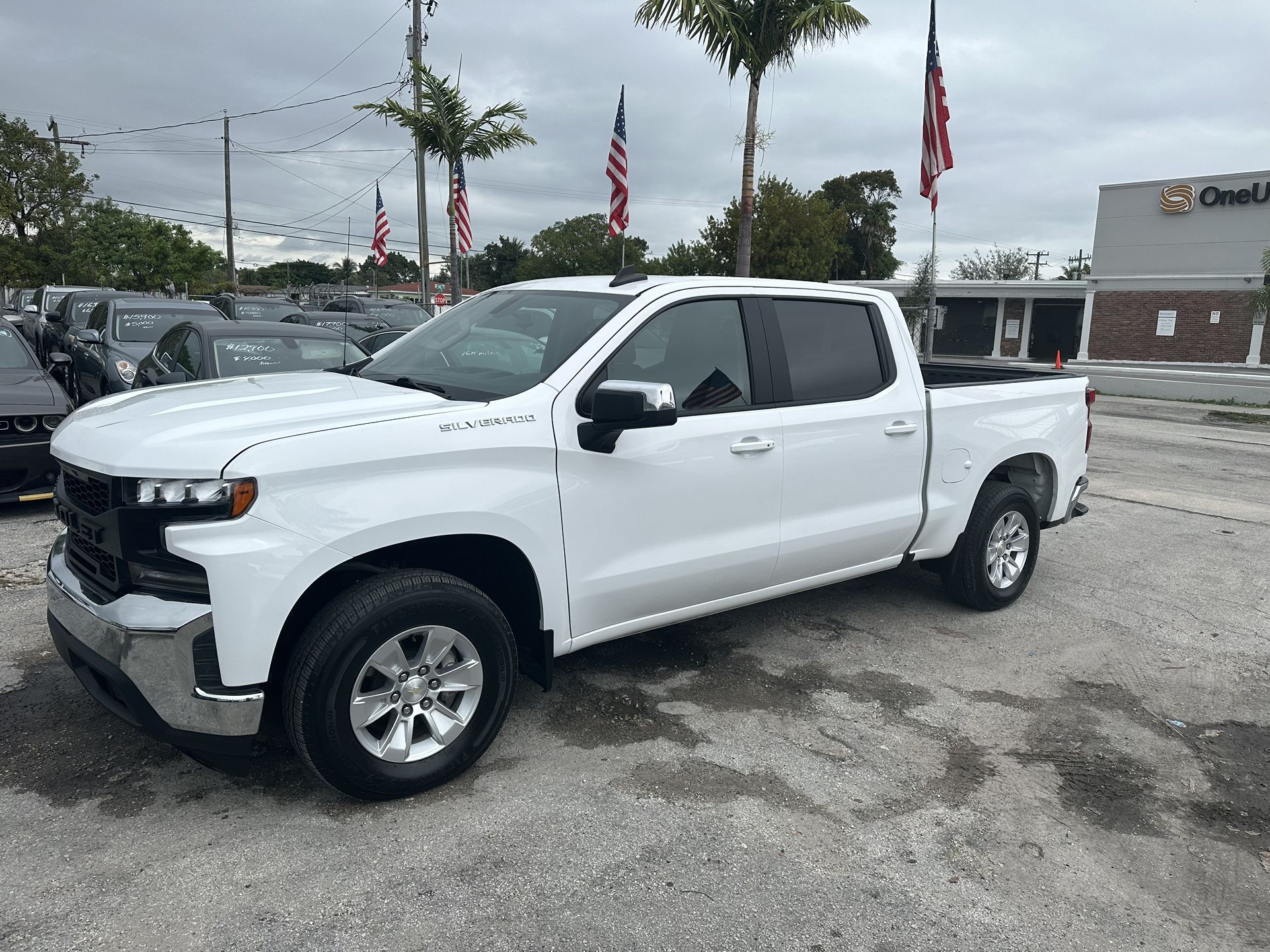 used 2020 chevy silverado - front view 3