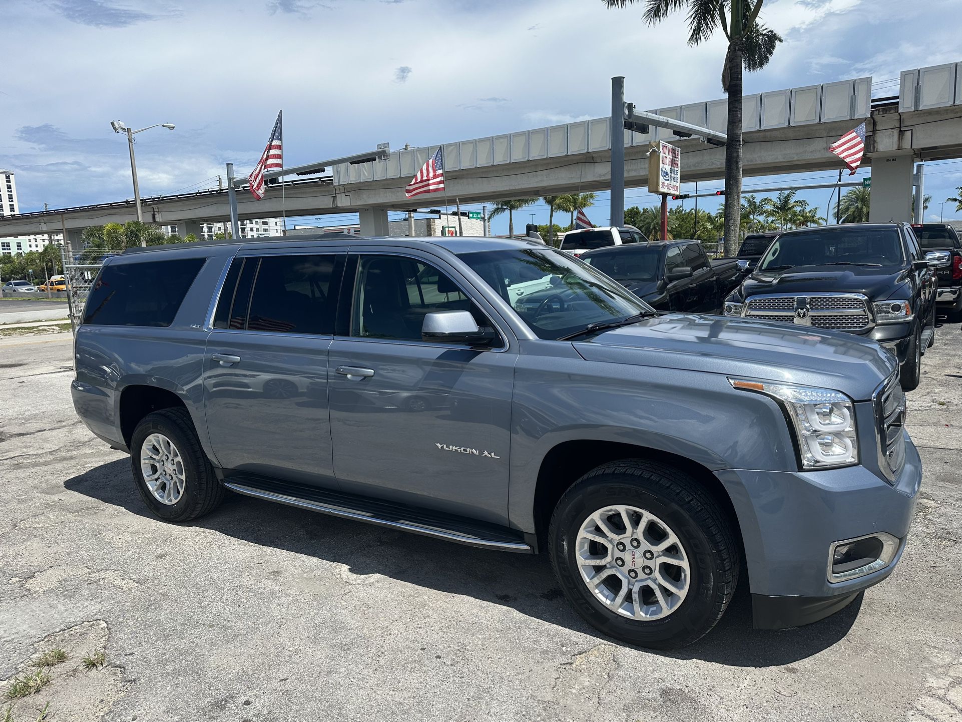 used 2016 gmc yukon XLT - front view 2