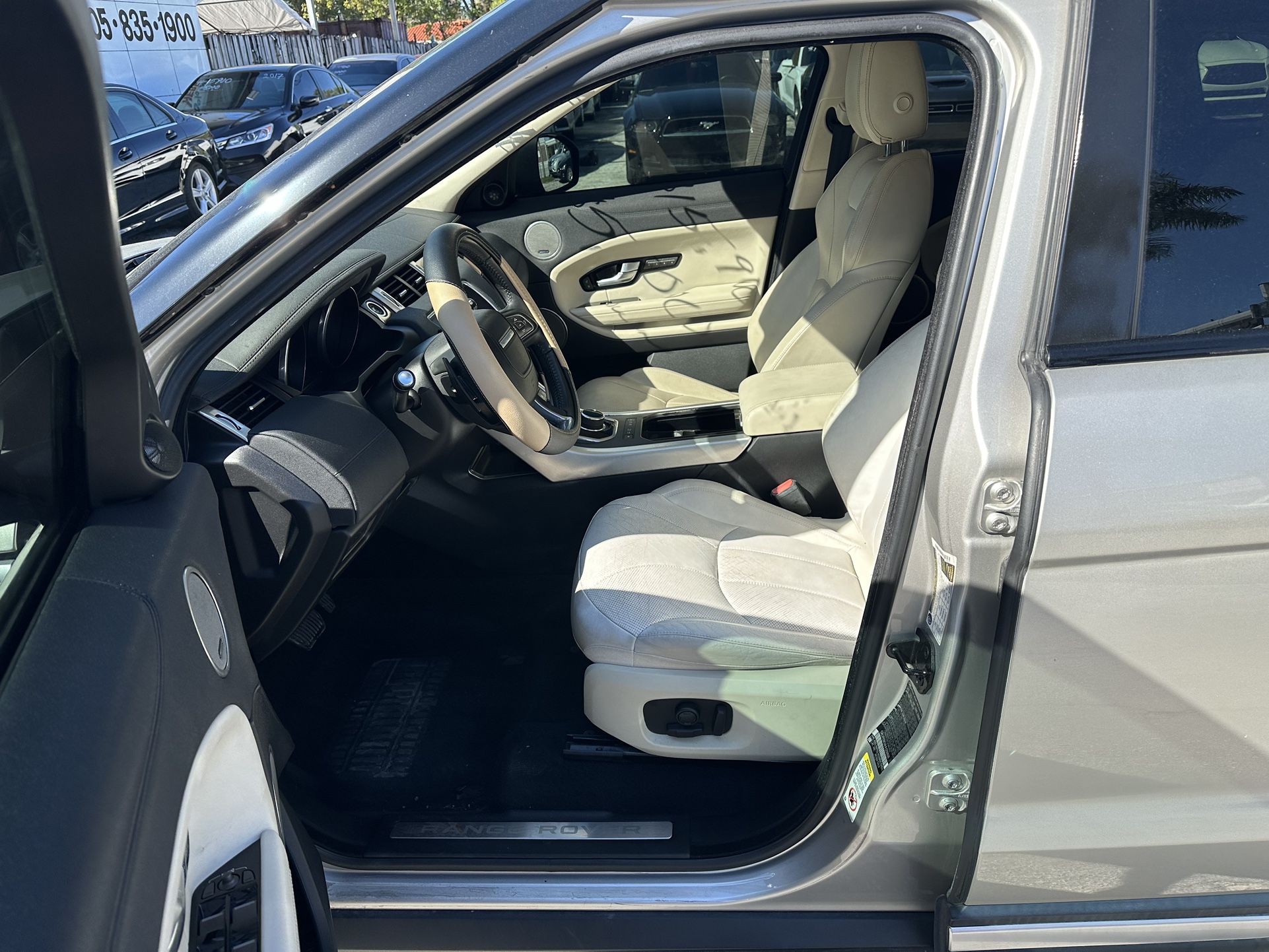 used 2017 Land Rover evoque - interior view 2