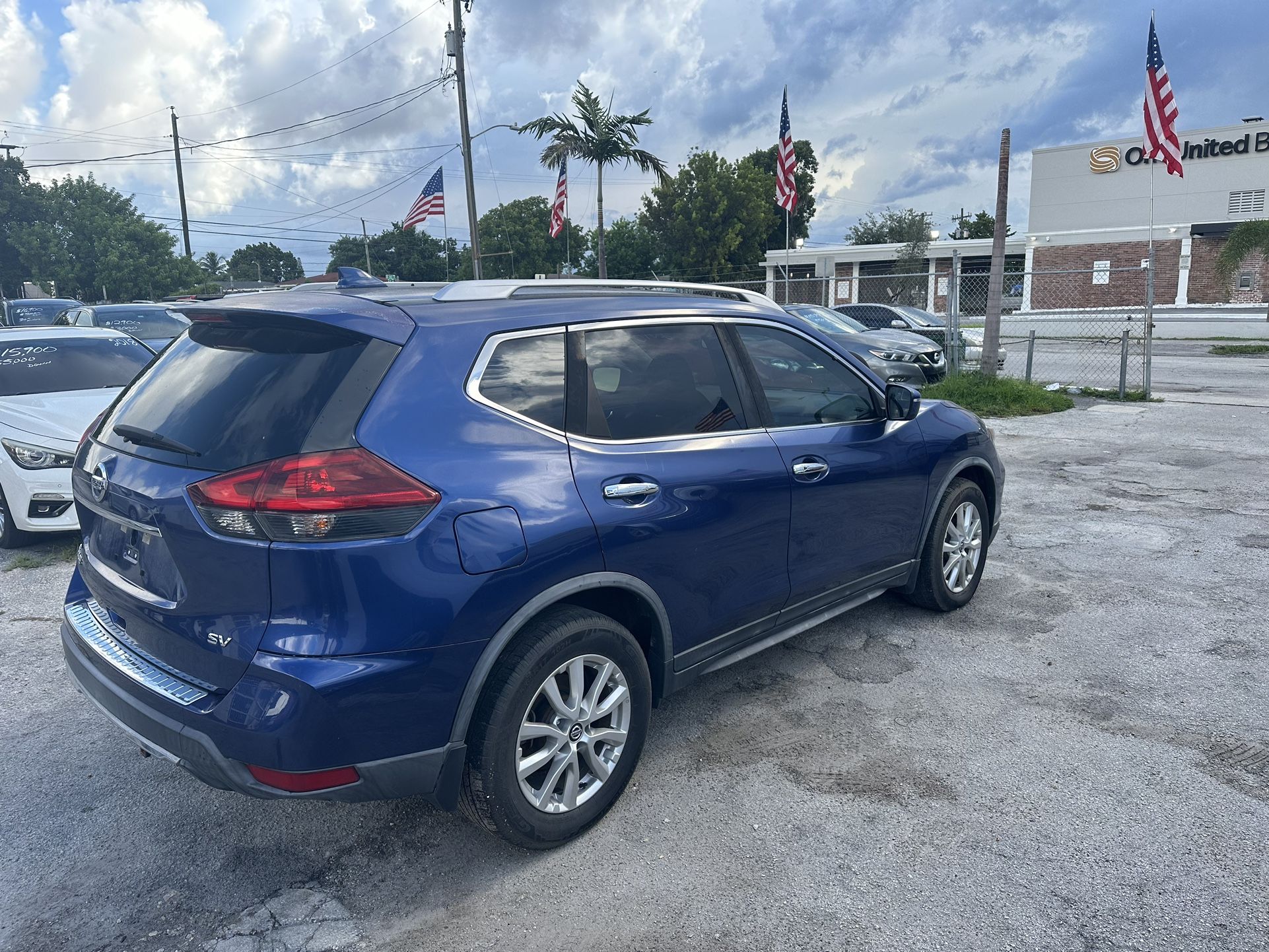 used nissan rogue 2018 - back view