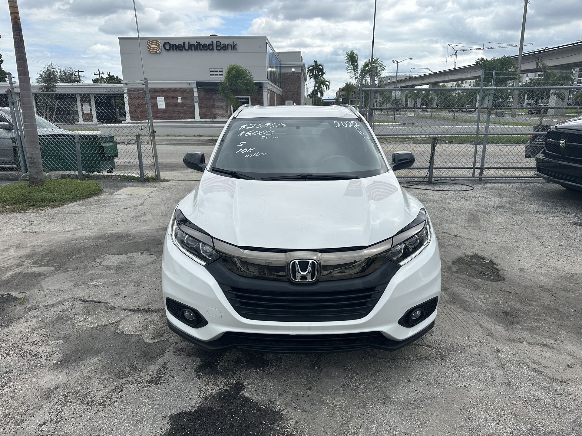 used 2022 HONDA HRV - front view 3