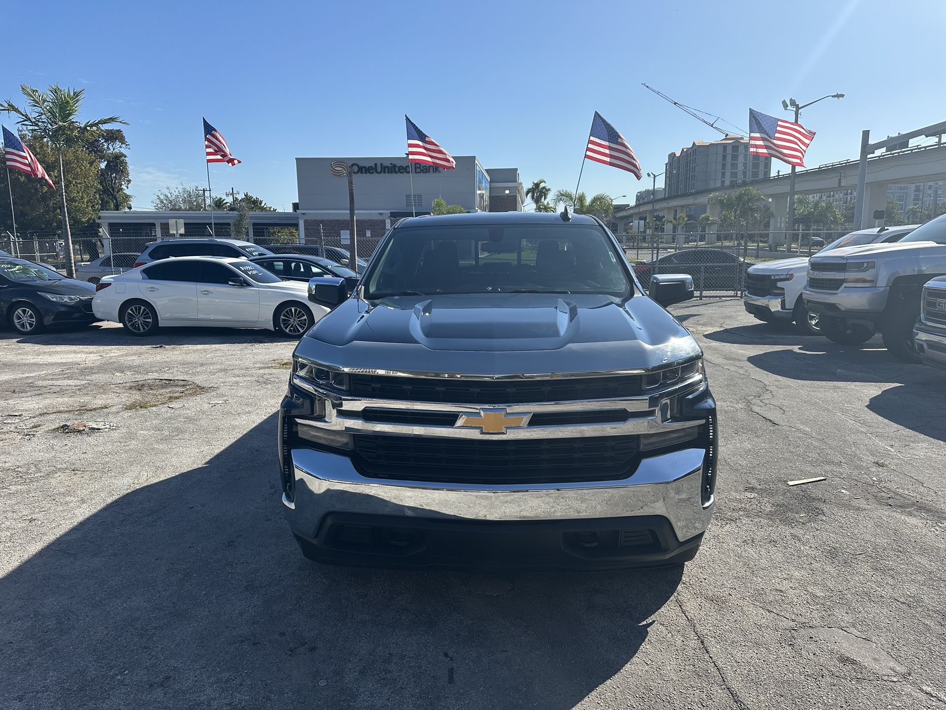 used 2019 Chevrolet Silverado - front view 1