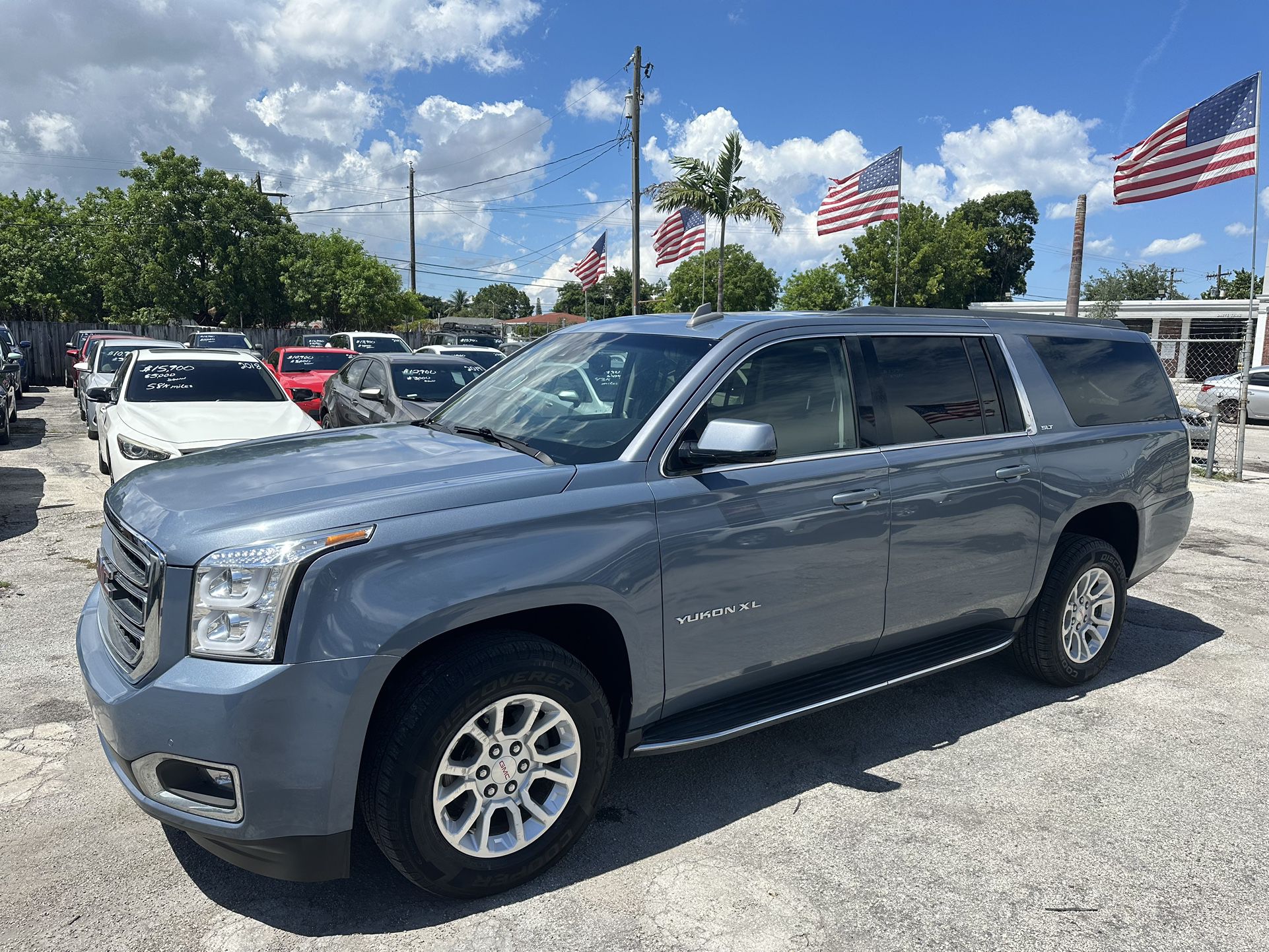 used 2016 gmc yukon XLT - front view 1