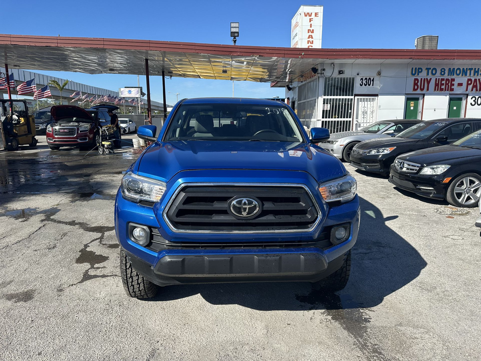 used 2014 toyota tundra - front view 1