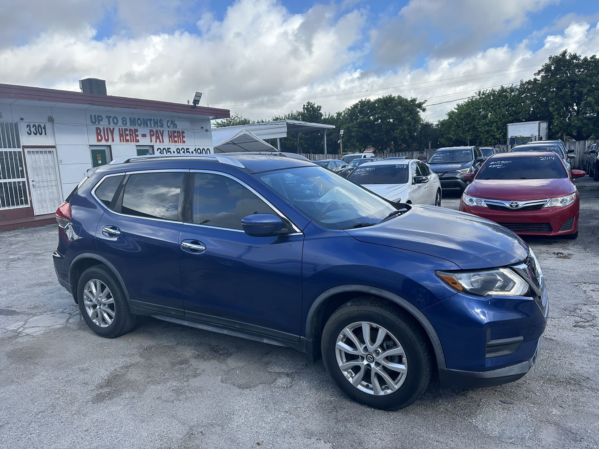 used nissan rogue 2018 - front view 1