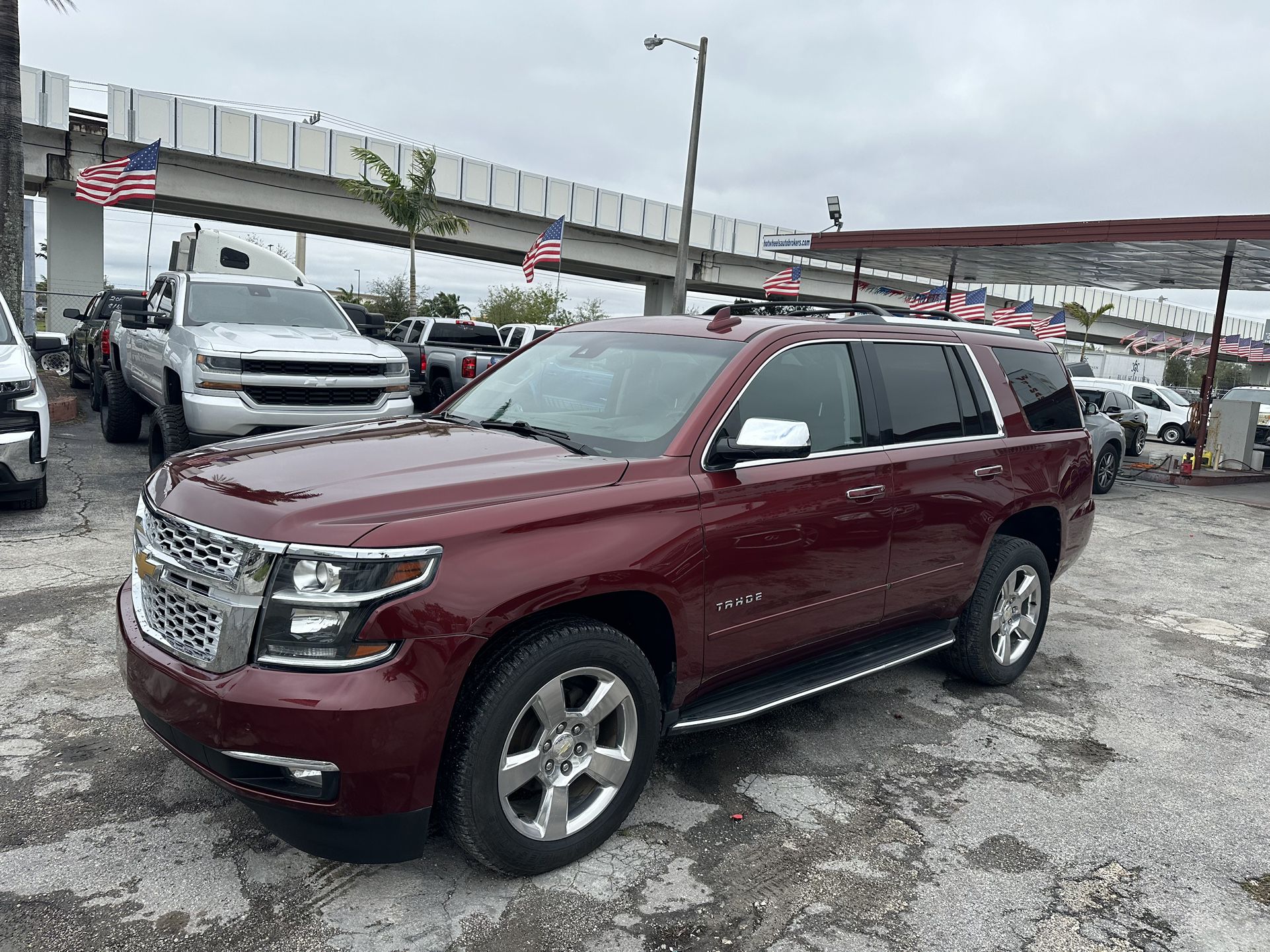 used 2017 Chevy Tahoe - front view 3